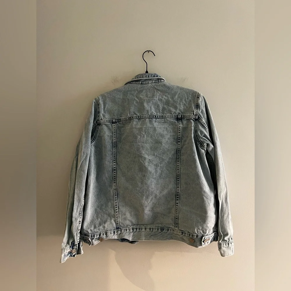 H&M &Denim Light Wash Denim Jacket US 12 Classic Button Front - Picture 6 of 6